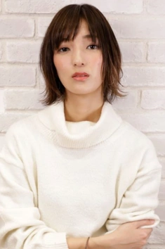 大人可愛い外ハネミディアムヘアスタイル