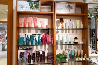 XXXY'S　AVEDA　　町田モディ店【 サイズ アヴェダ 】店内