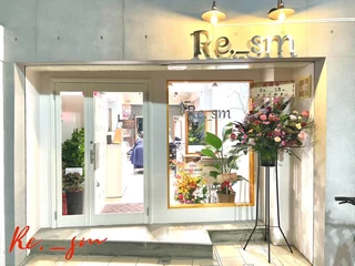 Re._sm【リズム】店内