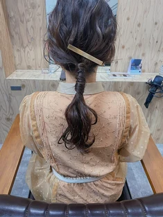 【ヘアアレンジ】結婚式や二次会お呼ばれスタイルに◎ねじねじアレンジ　伏見美容院